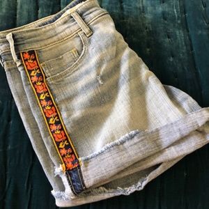 ANTHRO | Pilcro Embroidered Side Shorts 30